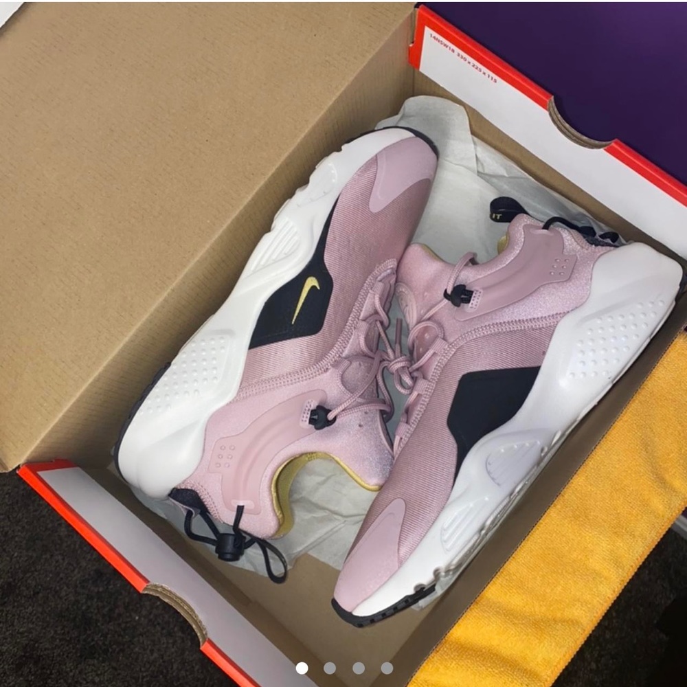 WMNS Nike Air Huarache city move
